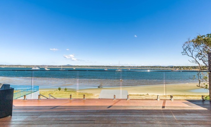 Iluka Casa | Omaroo - Absolute waterfront location