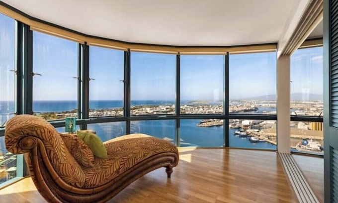 Downtown Honolulu Apartamento | OmniView Sunset Penthouse : Mountain, Ocean, City
