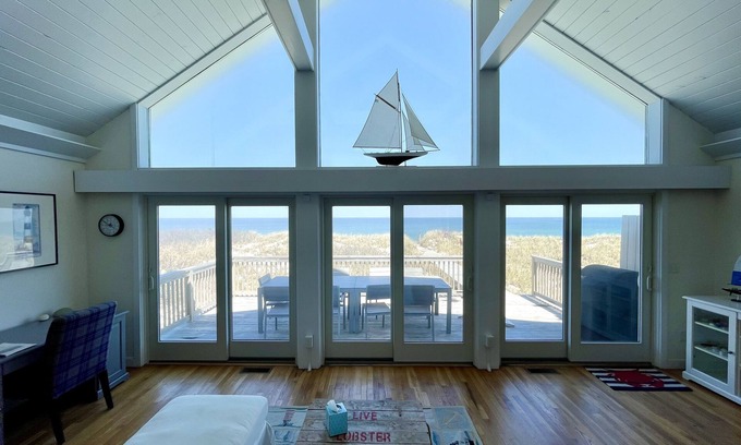 East Sandwich Casa | Waterfront Home W Central A / C en la bahía de Cape Cod