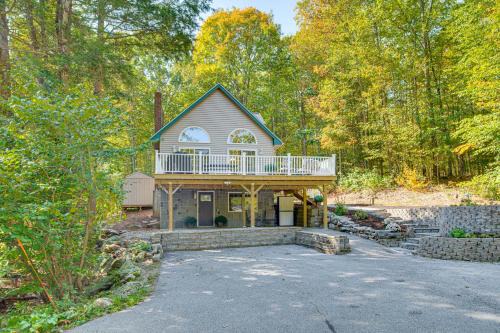 Farmington Casa | On Baxter Lake Wooded Retreat Near Trails