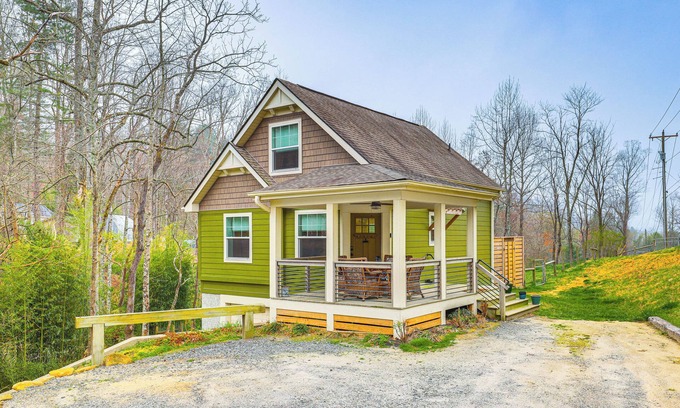 Hendersonville Cabaña | On Farm: Charming Hendersonville Retreat!