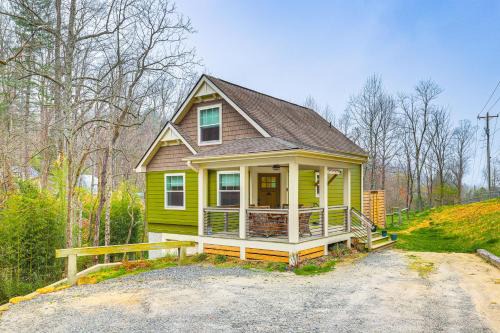 Hendersonville Casa | On Farm Charming Hendersonville Retreat!