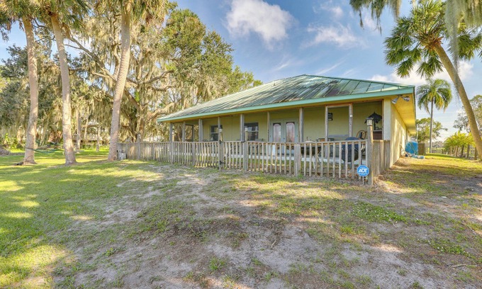 Lorida Casa | On Lake Istokpoga: Lorida Home w/ Lanai!