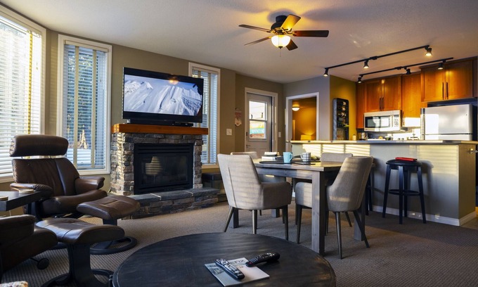 East Kootenay Condominio | On mountain 2 bedroom 2 bathroom condo, access to hot tub and sauna