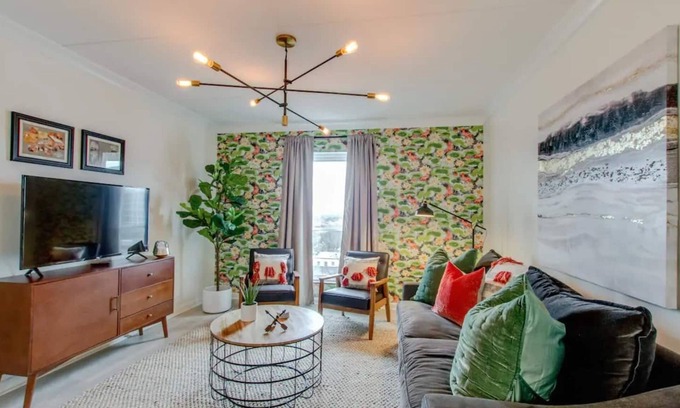 Edgehill Condominio | On Music Row, this condo is walkable to Demonbreun, The Gulch, Midtown, Lower Broadway, and Vandy.