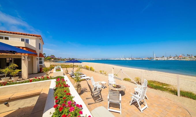 La Playa Casa | On The Beach Casita Book - beautiful Spanish 1 bedroom, with bay front access.