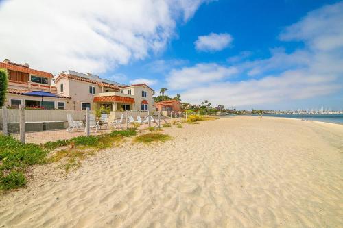 La Playa Casa | On The Beach Clubhouse