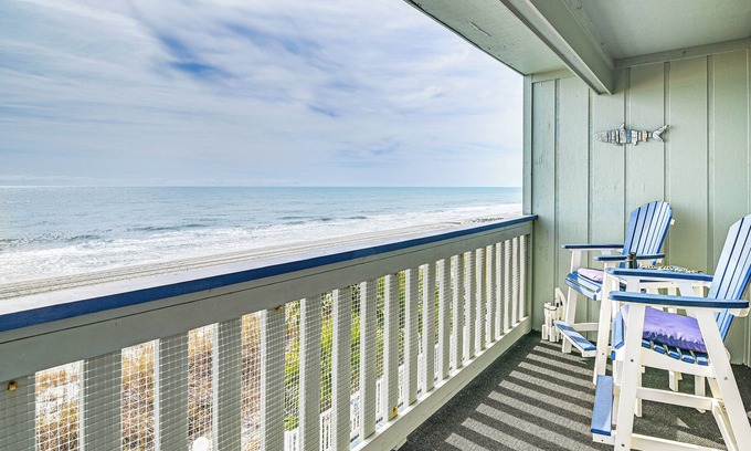 Surfside Beach Condominio | On-The-Beach Escape: Oceanfront in Surfside!