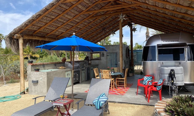 Todos Santos Casa | En la playa en Todos New Airstream & Beautiful Palapa