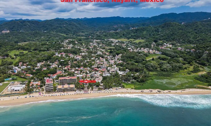 San Francisco Condominio | On the beach with big pool and in town. Luxurious 5 bedrooms and 5 bathrooms.
