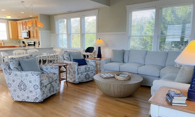 South Beach Casa | On the dunes of Bramble Reach overlooking Atlantic Ocean! Screened in porch to take in ocean breeze