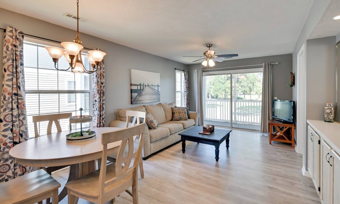 Carolina Forest Condominio | On the Fairways: Myrtle Beach Condo w/ Pool Access