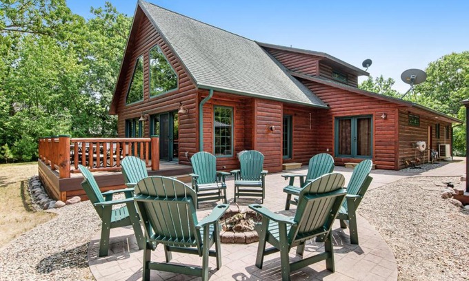 Necedah Casa | On the Lake at Castle Rock