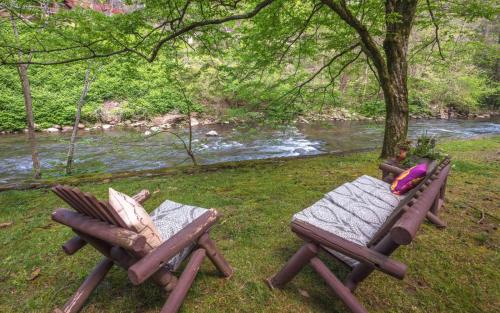 Gatlinburg Villa | On the River