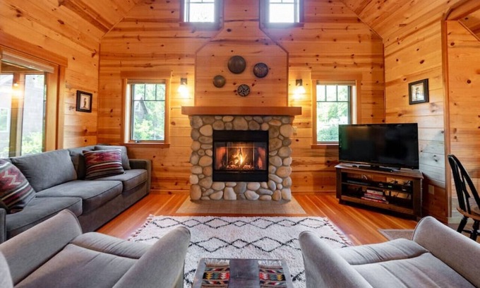 McKenzie Bridge Cabina | On the River! Wooded Bliss Riverfront Sanctuary on the Mckenzie River