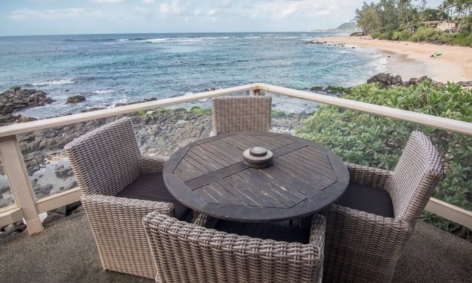 Haleiwa Casa | Chuns Reef Beach House - FRENTE A LA PLAYA! Casa principal frente al mar con aire acondicionado * Juguetes de playa *