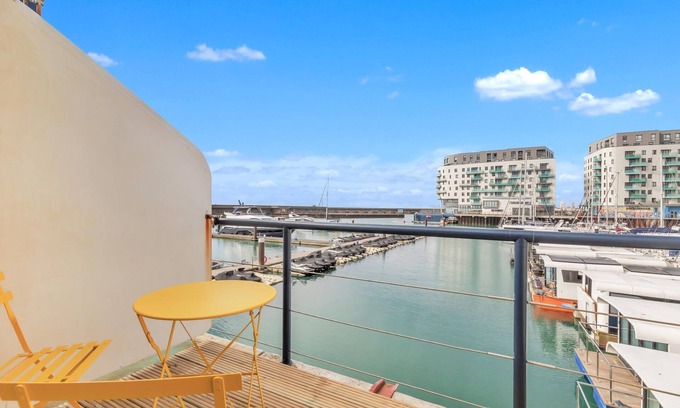 Seafront Apartamento | On the Water 6 A One-of-a-Kind Stay | Free Parking | By My Getaways