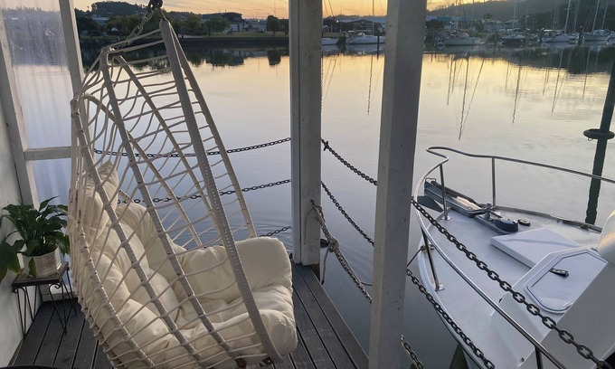 Whangarei Casa | On the water Boat House.