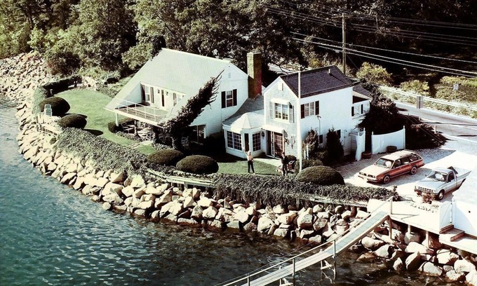 South Orleans Casa | ON THE WATER Topside Main House on Pleasant Bay. Sleeps 8, 3.5 baths.