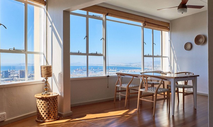 Cape Town City Centre Apartamento | ¡Encima de Ciudad del Cabo! ¡Beba vino con una vista de ensueño, tranquilo, amueblado con amor!
