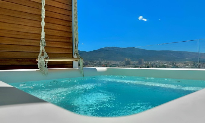 Chalandri Apartamento | One 360 Skyline Athens - Penthouse Suite with private Infinity Jacuzzi