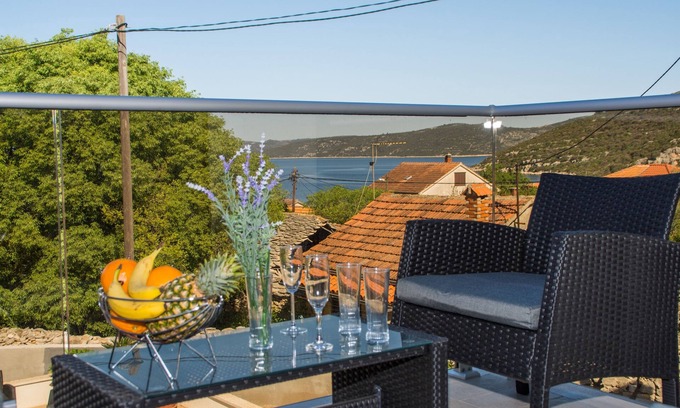 Veliki Drvenik Apartamento | Apartamento de una habitación con terraza y vista al mar Drvenik Veliki, Drvenik (A-16377-c)