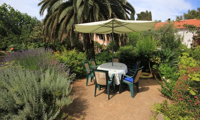 Veli Losinj Apartamento | Apartamento de una habitación con una terraza Veli Losinj, Losinj (A-8029-a)