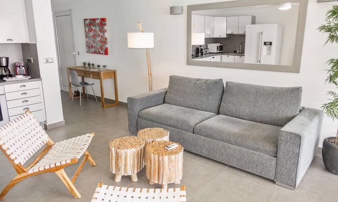 Grand Case Apartamento | One-Bedroom Apartment first floor up to 2 guests, located on the beach