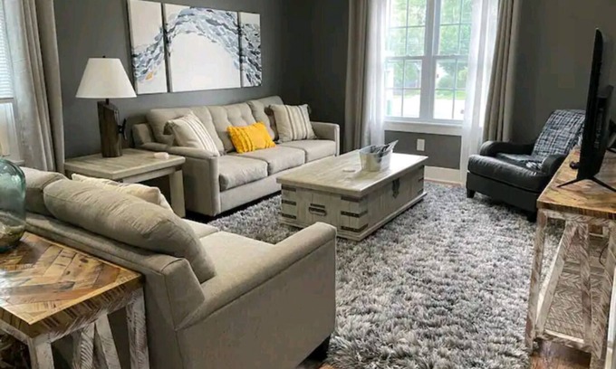 North East Apartamento | One bedroom apartment located near Lake Erie Wine Trail and local fishing.