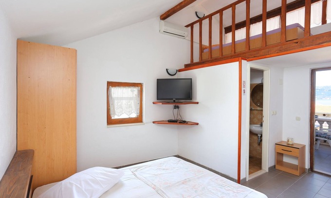 Slatine Apartamento | Apartamento de una habitación con terraza y vista al mar Slatine, Ciovo (A-16131-e)
