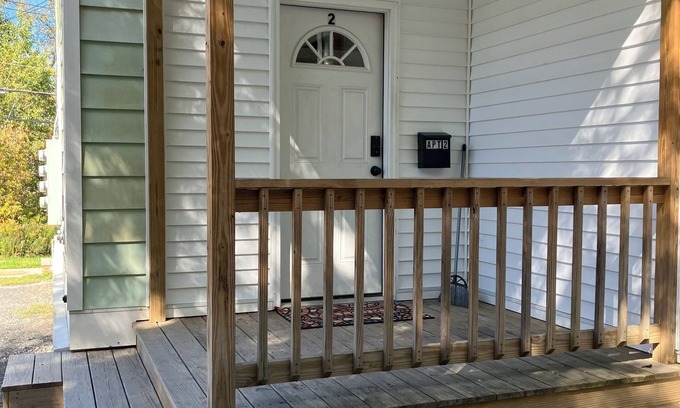 Barre Apartamento | One bedroom Apt- Part of a triplex in Barre Vermont! Great Price!