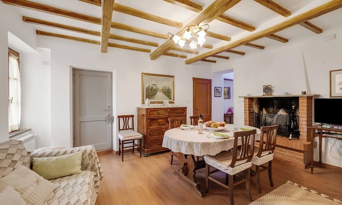 Panicale Apartamento | One Bedroom Apt With Pool And Garden, Panicale, Italy