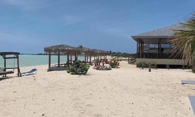 New Bight Casa | One Bedroom Beachfront Bungalow: Mango Villa