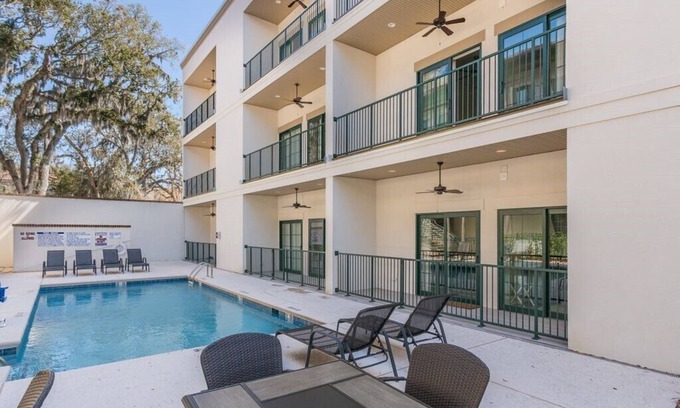 King City Condominio | One bedroom condo w/ pool in the SSI Village area unit 2100 First Floor