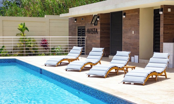 Mandeville Apartamento | one bedroom Condo- Heated Pool-Fitness Center- 24 HR gated!