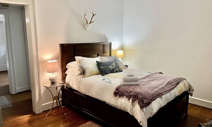 Forest Park Condominio | Condominio de un dormitorio cerca del centro