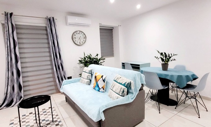 Tal-Ghoqod Apartamento | One Bedroom cosy apartment with balcony, fully air-conditioned