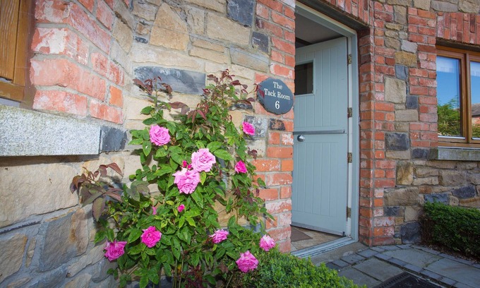 Lismullin Cabaña | Casa de campo de un dormitorio en un patio ajardinado en el corazón de la antigua región este de Irlanda.