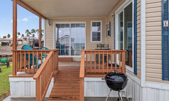Port Isabel Cabaña | One bedroom cottage-Steps from Space X Launch Views