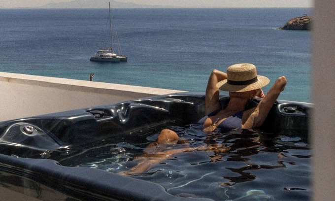 Paradise Apartamento | One Bedroom Design Apartment, Sea view, outdoor Jacuzzi, Shared Infinity Pool