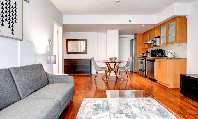 Old Montreal Apartamento | One Bedroom Furnished Apartment- Old Port Montreal