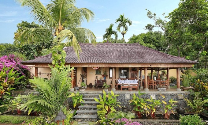 Kayu Putih Villa | Casa de huéspedes de un dormitorio en Lovina con vista al mar