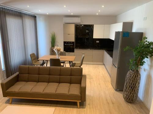 Ta' Pennellu Casa | One Bedroom in New Apt Mellieha- Blue Room 2