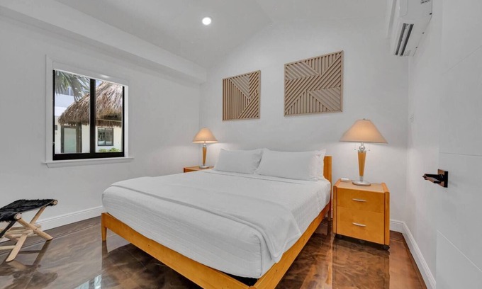 Flagler Village Apartamento | One Bedroom King Suite in a Tropical Retreat Freedom House Fort Lauderdale FL
