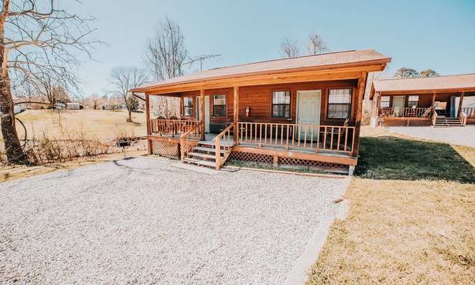Spring City Cabina | One Bedroom Lake Cabin