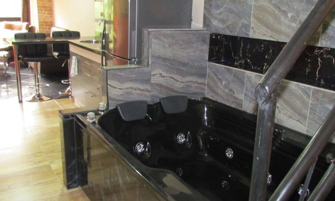 El Poblado Apartamento | One Bedroom loft AC Hot Tub
