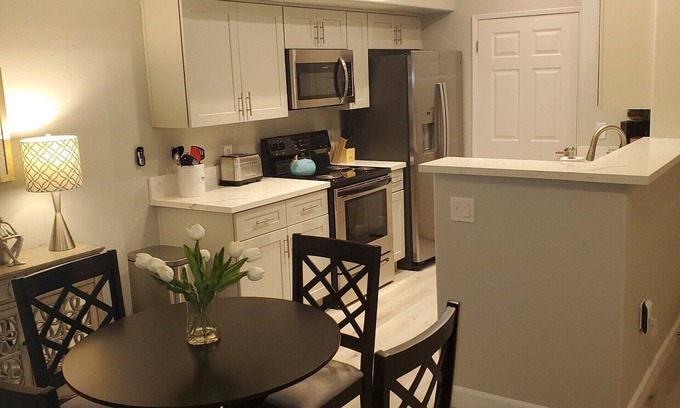 Enterprise Condominio | One bedroom one bath remodeled condo just off strip near South Point Casino.