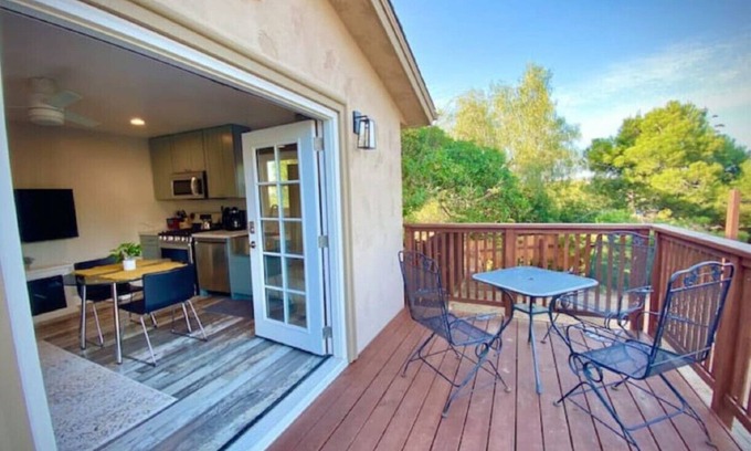 Lincoln Acres Casa | One bedroom retreat full kitchen/laundry 1GB Wi-Fi