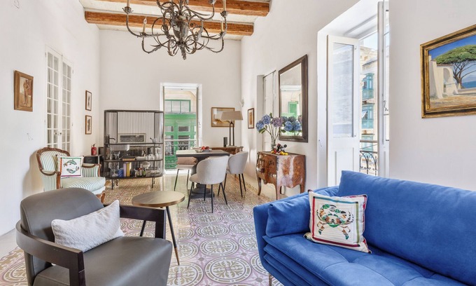 Valletta Apartamento | Vibrant, fun central one bedroom flat in Valletta, Malta. Artists town house