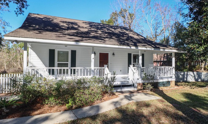 Pass Christian Cabaña | One block to beach - Kids Welcome - Great Rates - Cozy Cottage - Easy booking